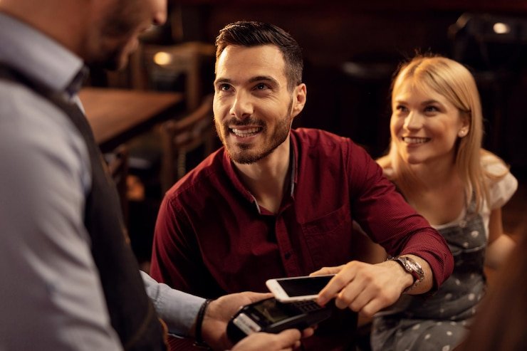 Pemain poker di panen 77 belajar strategi melalui turnamen terstruktur dan panduan dalam aplikasi